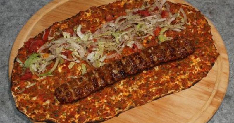 Lahmacun arası adana kabab