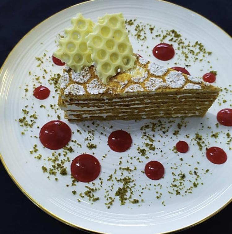 Klassik ballı tort