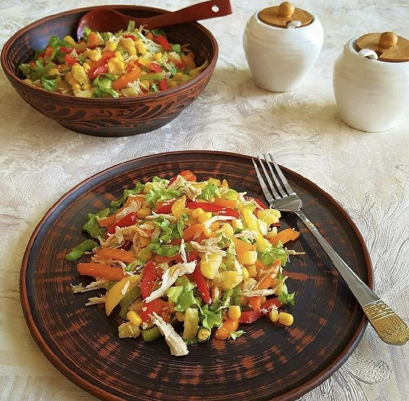 Toyuq salatı