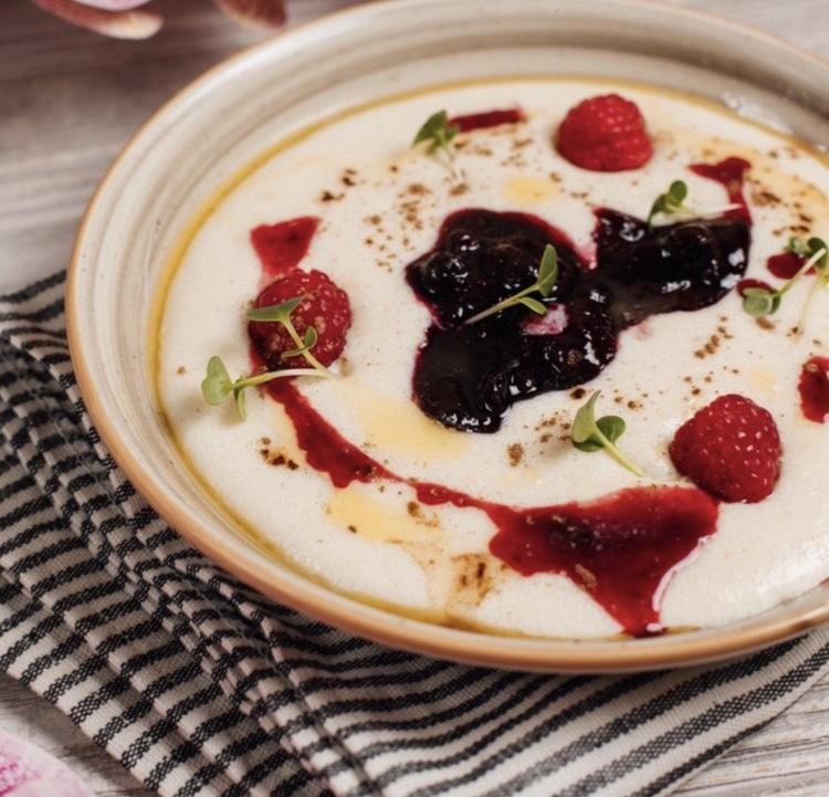 Giləmeyvə ilə manna yarması