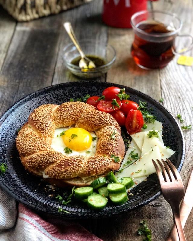Simit yumurta ilə