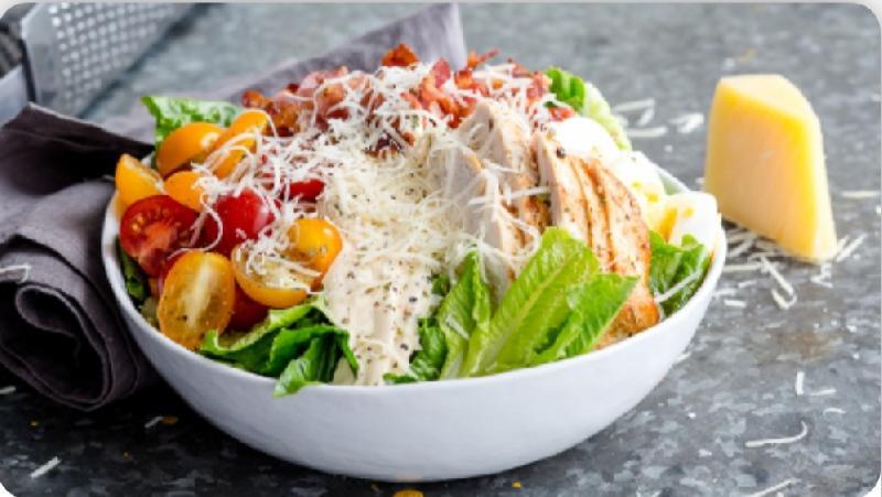 Sezar Salatı Toyuq İlə