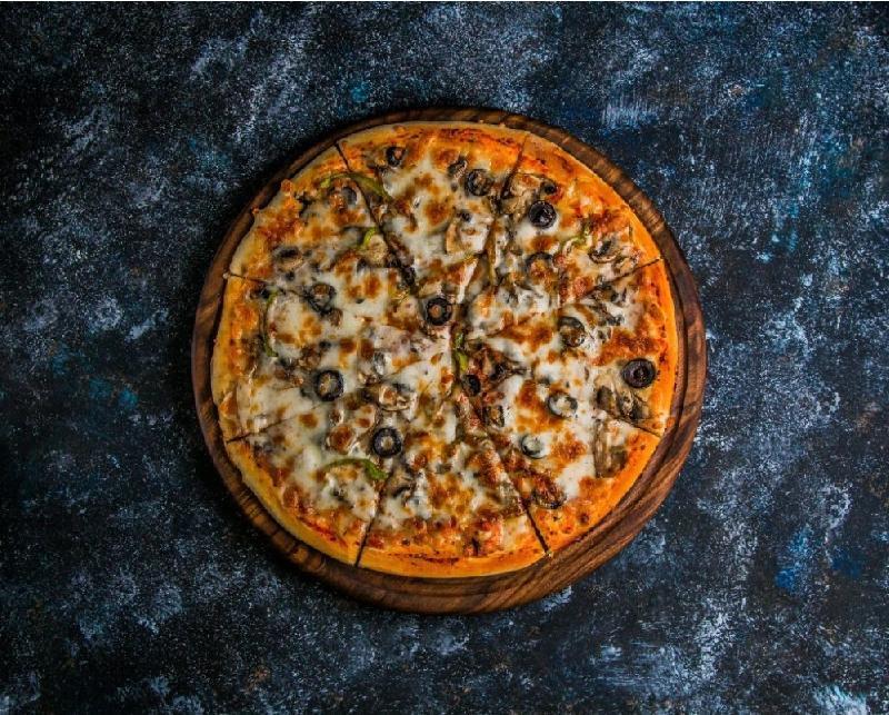 Göbələkli Pizza