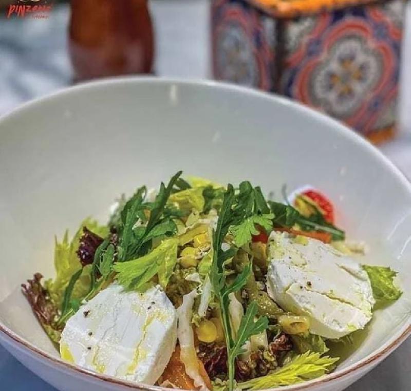 Keçi pendirli salat 