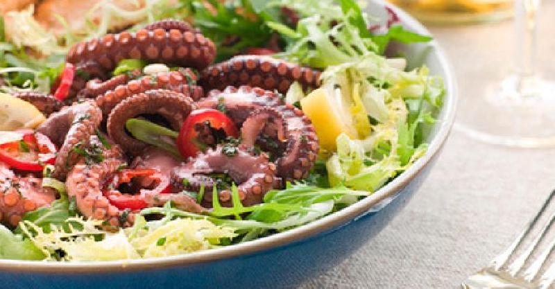 Osminoq salatı 