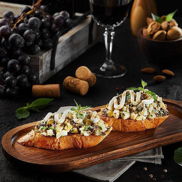 Tuna balığı ilə brusketta