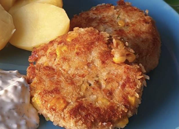 Tuna kotletləri kartof əzməsi ilə