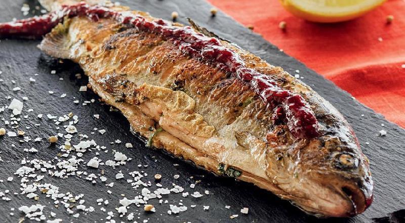 Qızardılmış forel balığı