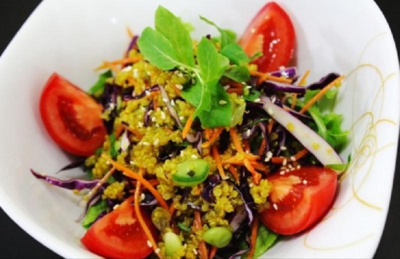 Kinoa salatı