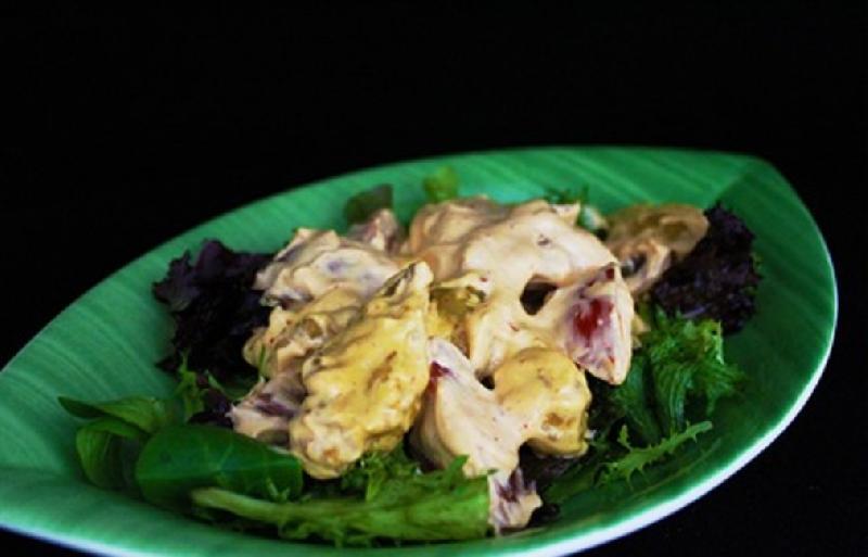 Tempura krevet salatı