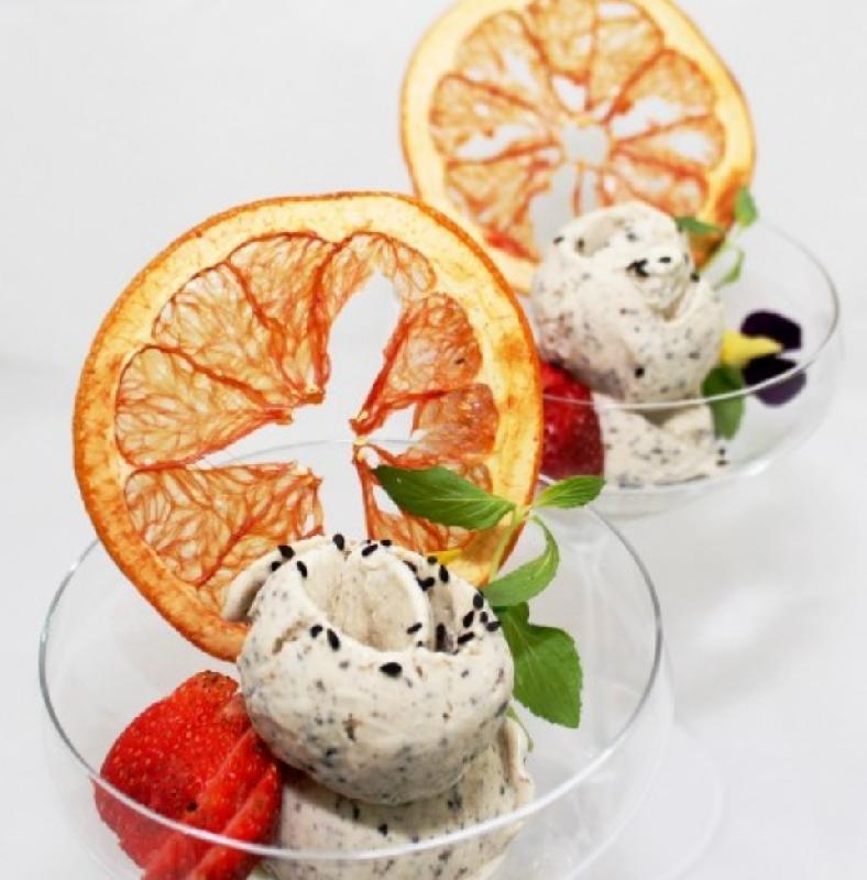 Susam halva və fısdıq əzmə ilə dondurma