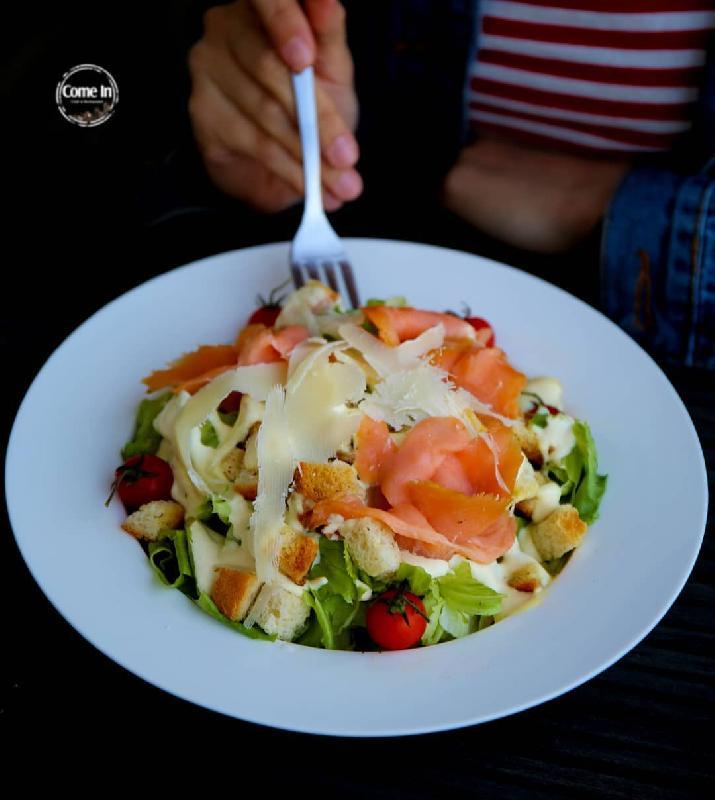 Sezar salatı