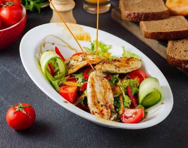 Fitness salat xüsusi sousla