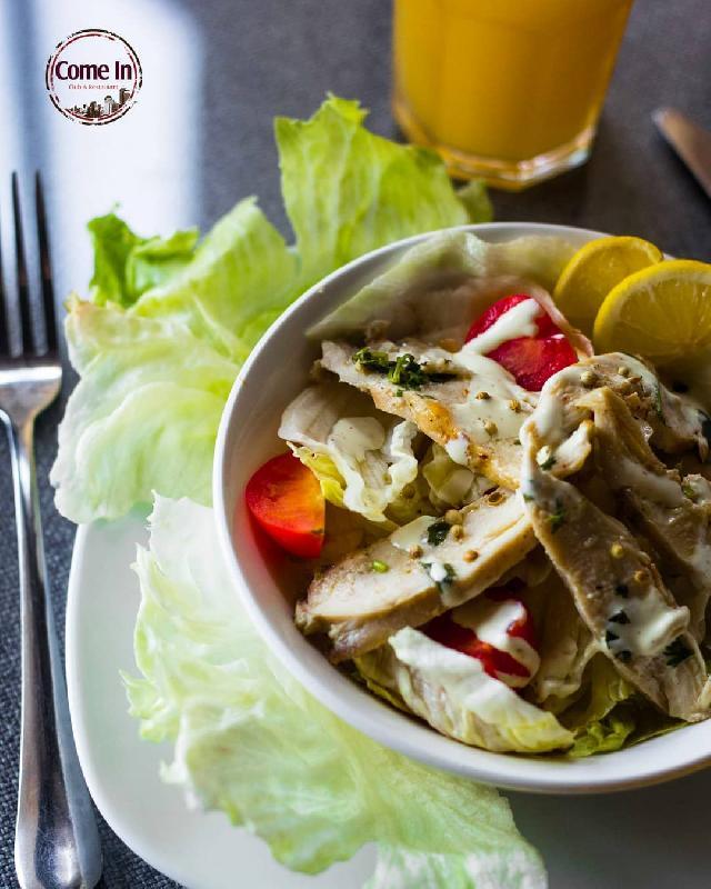 Toyuq salatı 