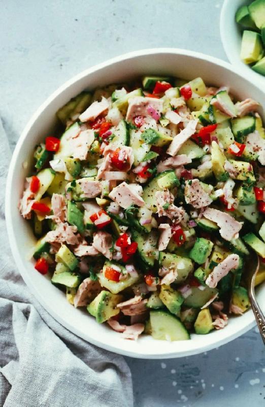 Tuna Avokado Salatı