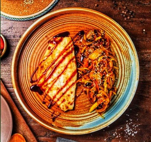 Dorado Balığı Oyster Souslu Tərəvəzlərlə 