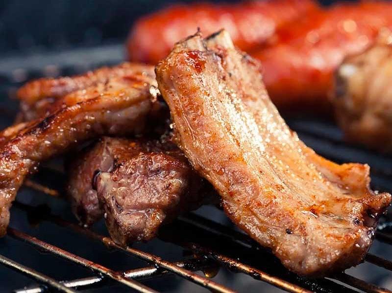 Donuz qabırğalarından barbekü