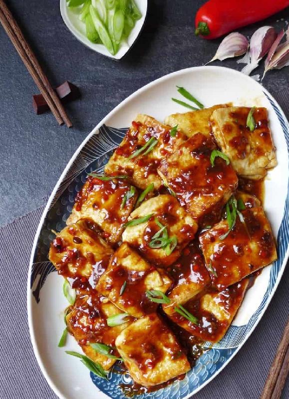 Oyster sousunda qızardılmış Tofu 