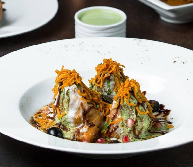 Aloo Matter Samosa Chaat