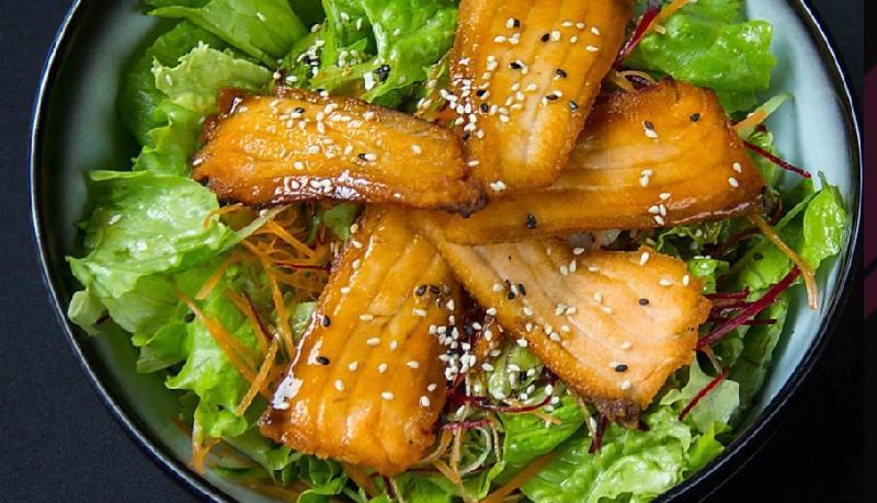 Salad with honey salmon