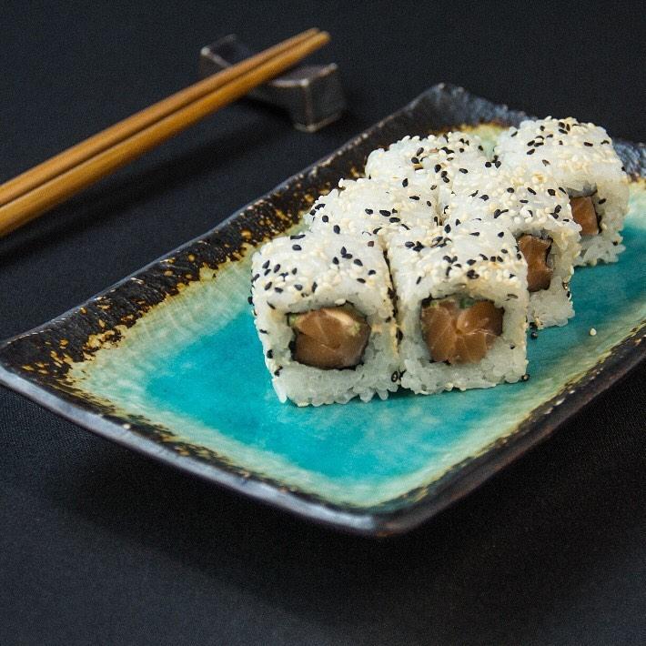 Spicy salmon roll