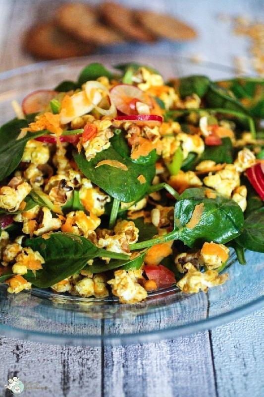 Popkorn salatı