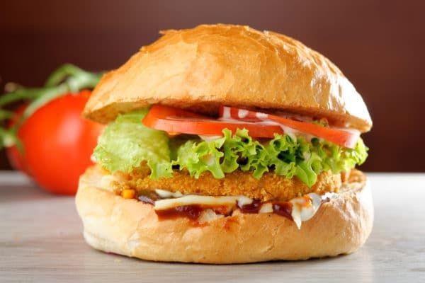 Toyuq manqal burger