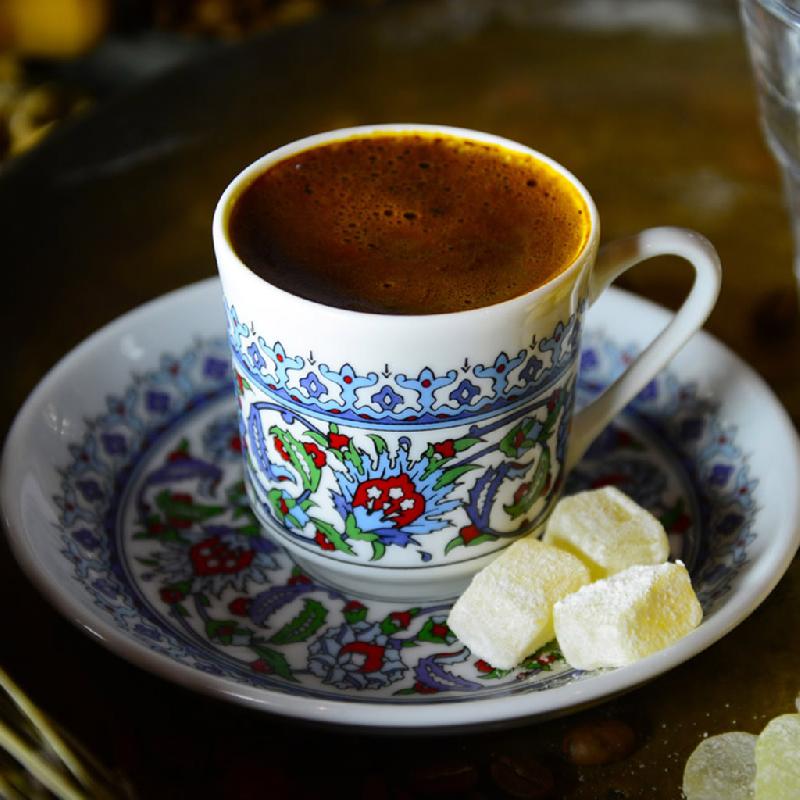 Damla saqqızlı türk qəhvəsi
