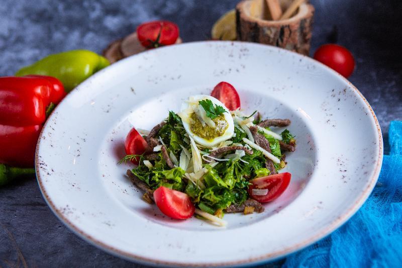 DANA ƏTINDƏN SALAT PESTO SOUSU ILƏ