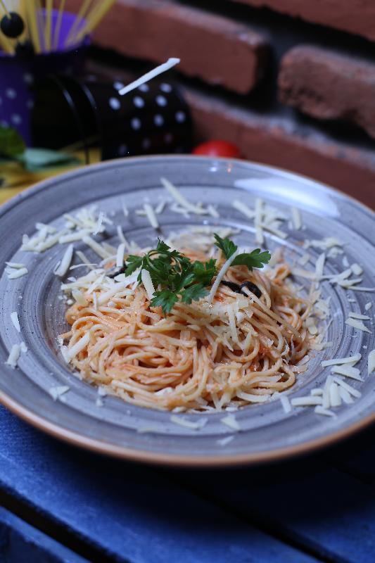 SPAGETTİ NAPOLİTANO