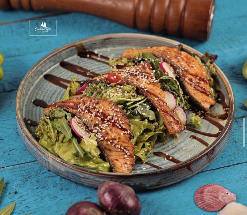 Qızıl balıq salatı