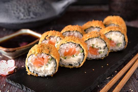 Salmon hot roll