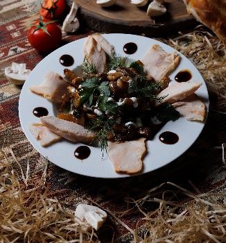 Göbələkli Isti Hind Salatı
