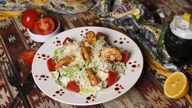 Sezar salatı krevet ilə