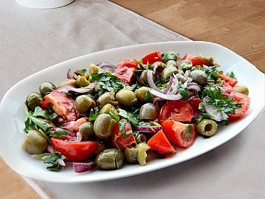 Zeytin Salata