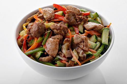 Acılı Toyuq Salatı