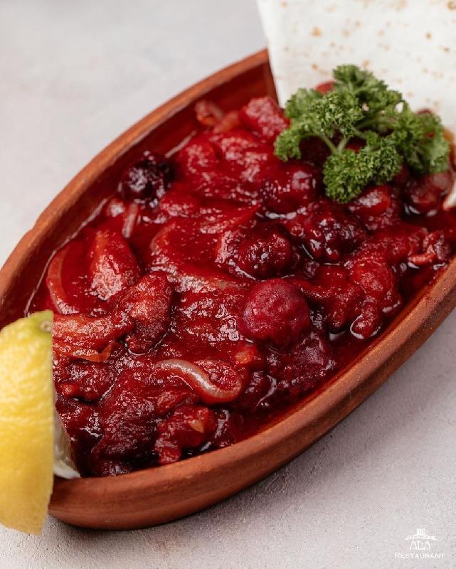 Pomidor Salatı Zoğal sousunda