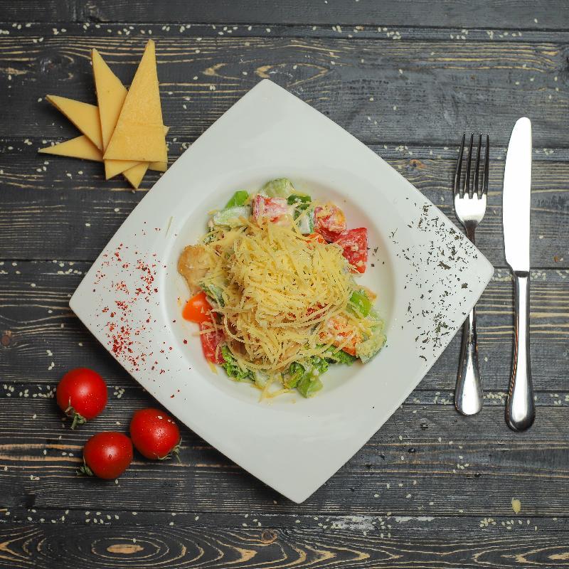 Toyuq salatı