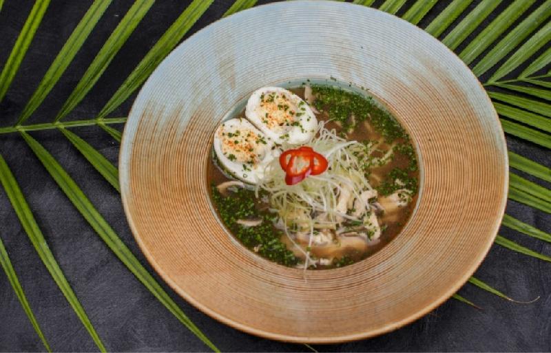 Toyuq və göbələkli ramen