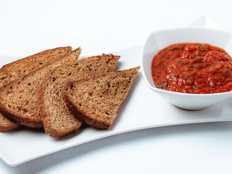 Brusketta salsa sousu ilə
