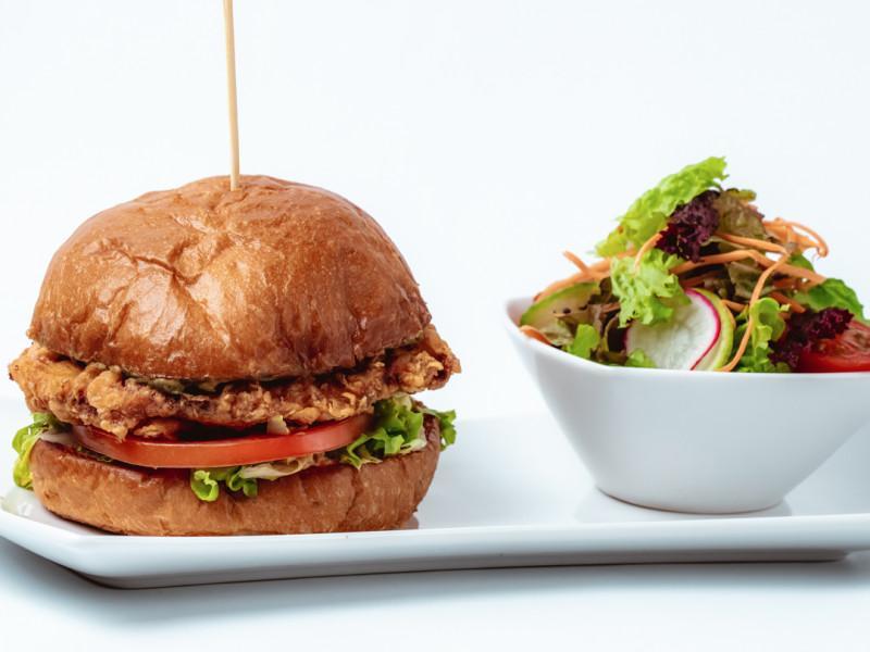 Teks-meks toyuqlu burger