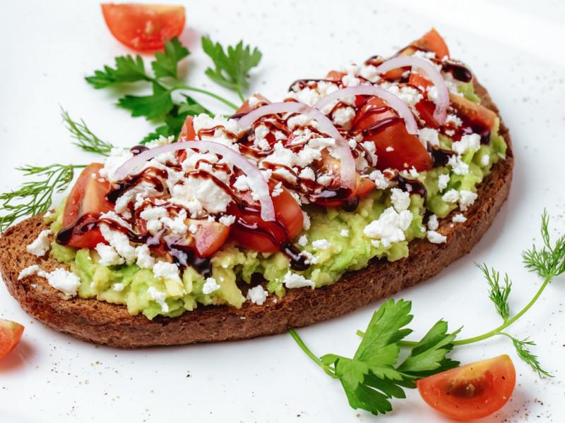 Brusketta avokado ilə