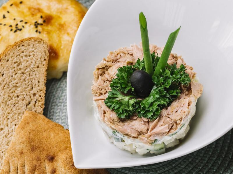 Təmli tuna salatı