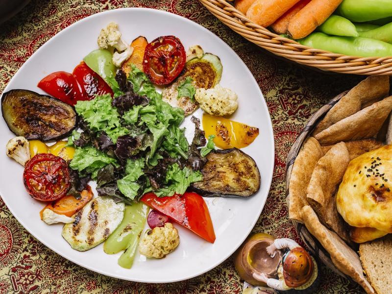 Sahil qrill salatı