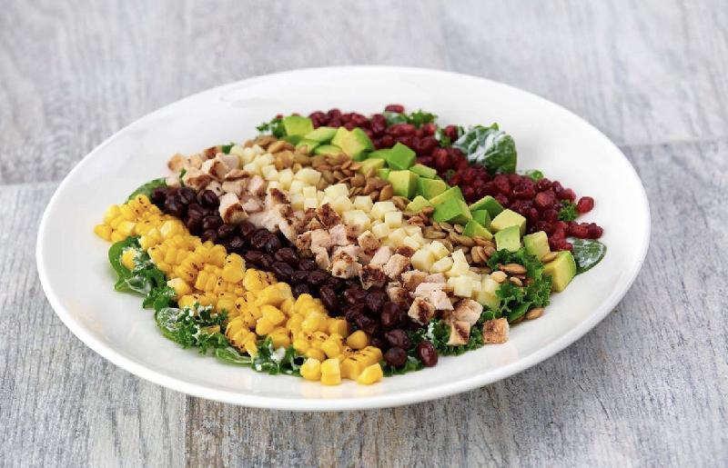 Kaliforniya üslublu kobb salatı