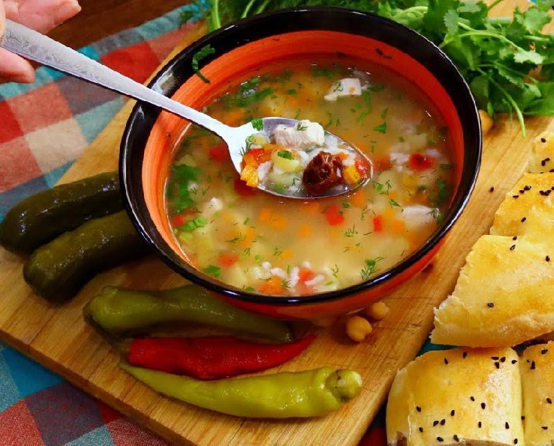 Toyuq şorbası 
