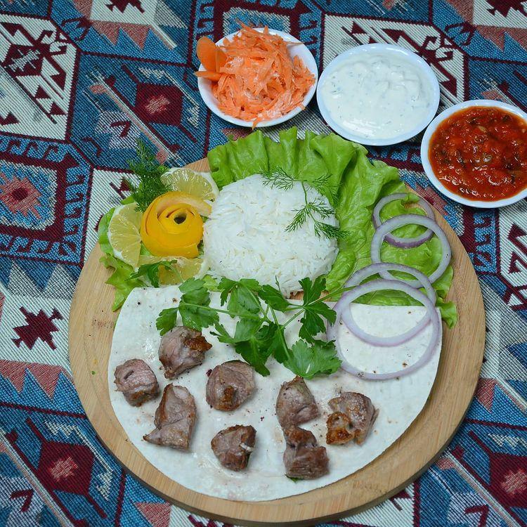 Quzu Şiş Kabab (Qarnir Və Məzə ilə)