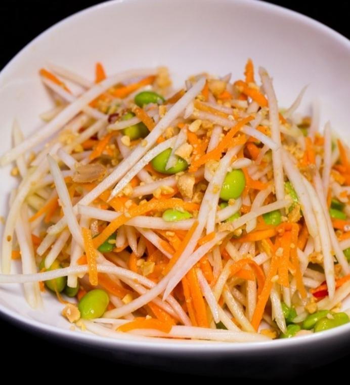Yaşıl papaya şərq üslublu salat