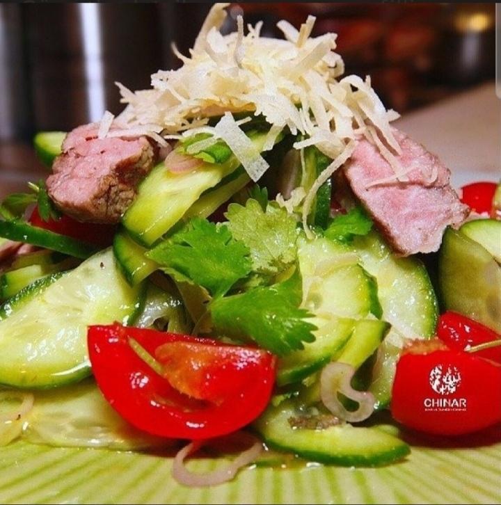 Tayland uslubunda acılı ət salatı