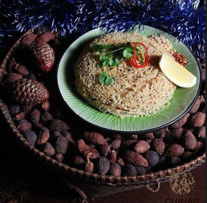 Tayland üsulu ilə bişən toyuqlu və krevetli əriştə